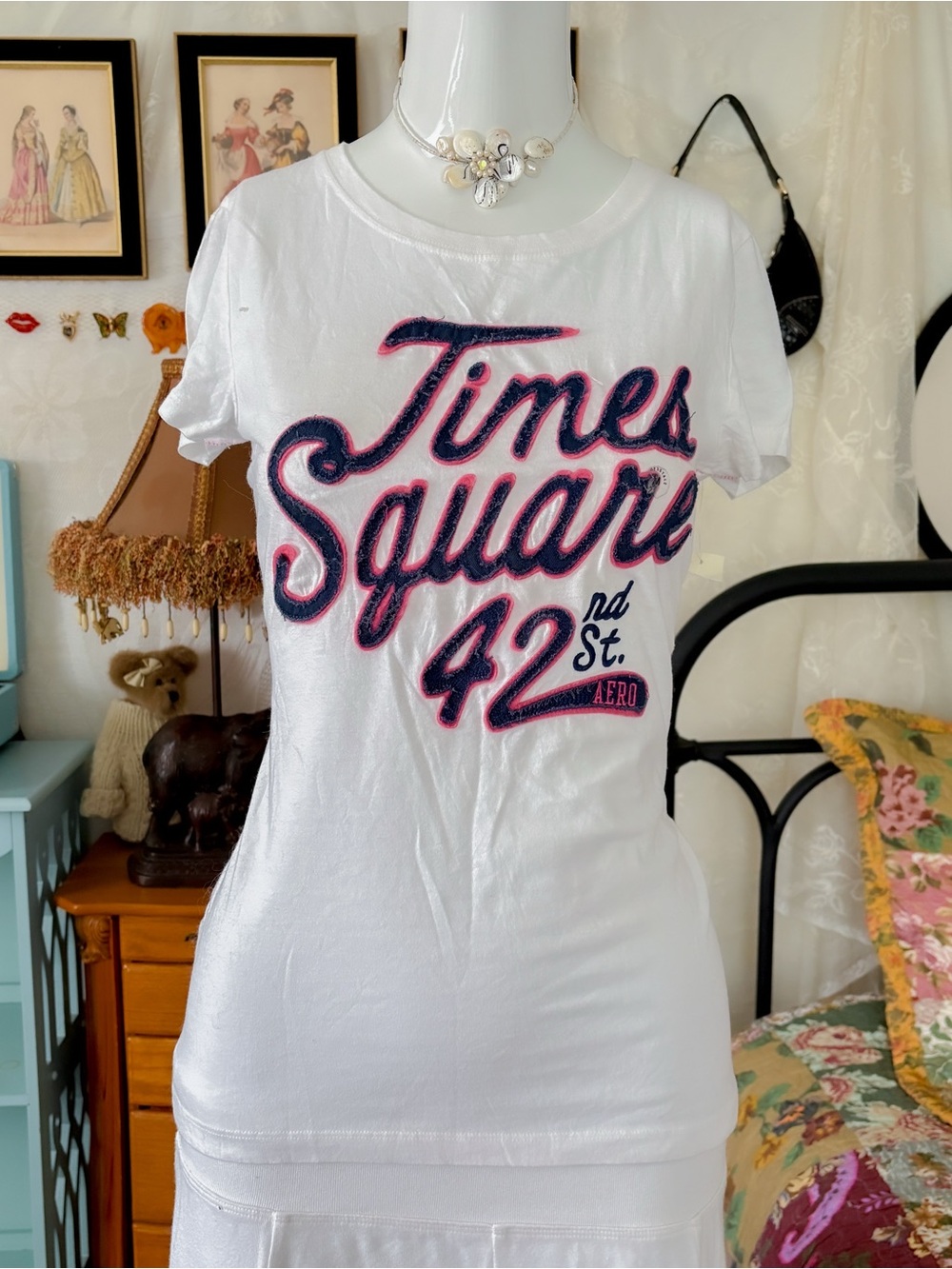 Sporty casual coastal girly 2016 fitted script white slim fit basic tee